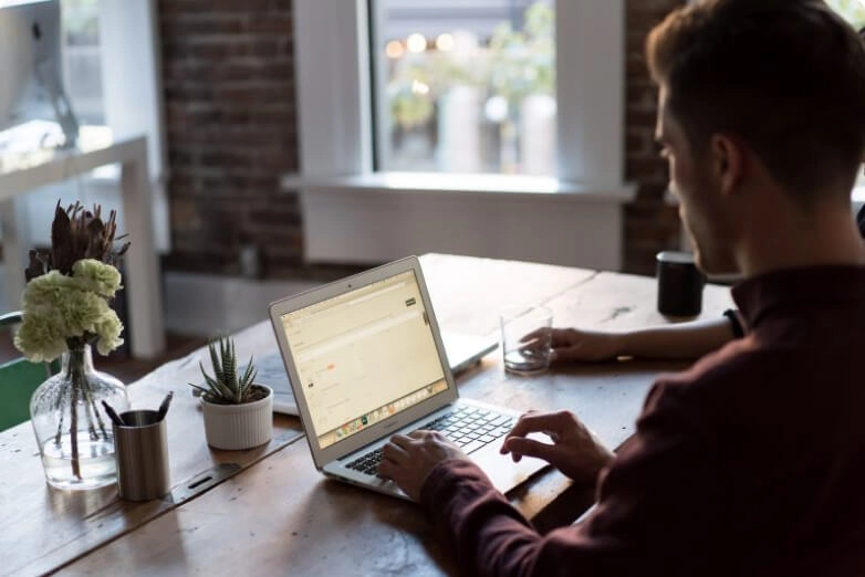 7 Ecommerce Shipping Promotions That Get Customers Across the Line